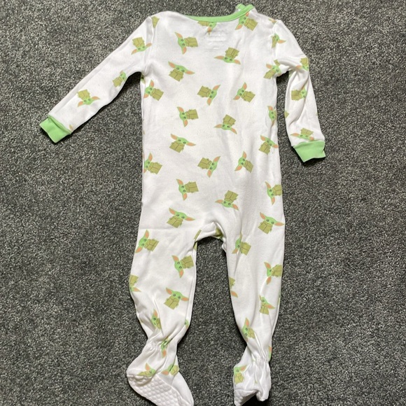 Star Wars Mandalorian Baby Yoda Grogu 1 PC Pajamas Sleeper CUTEST IN THE GALAXY - Picture 4 of 8